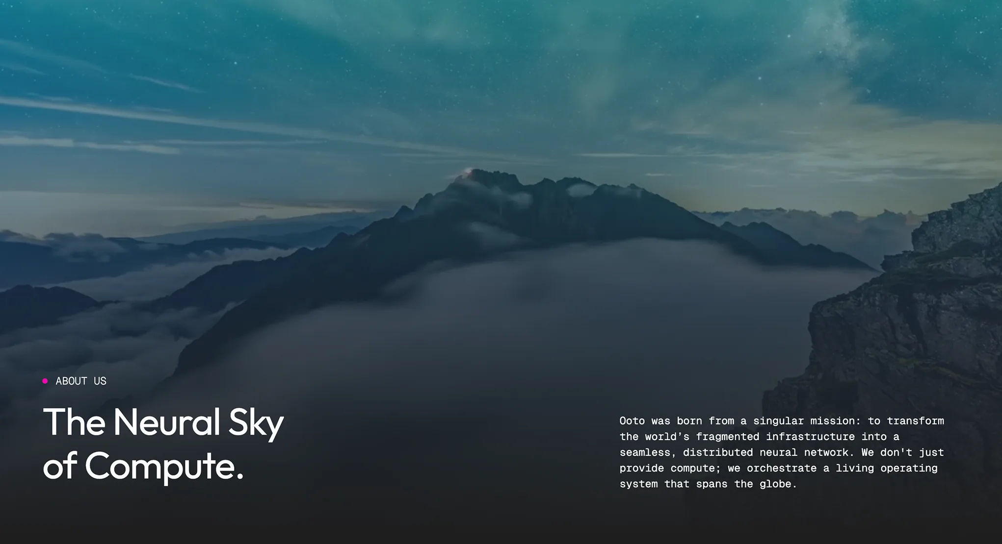 Page à propos du site Ooto sur fond de montagnes